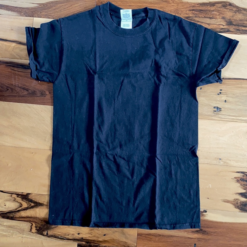 NWOT~GILDAN HEAVY COTTON MENS BLACK T-SHIRT~SMALL